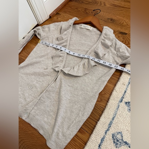 Zara Knit Ruffle Cardigan Button Down Sweater size Medium - Picture 9 of 9